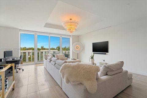 Condominio en venta en Miami Beach, Florida, 1 dormitorio, 182.92 m2 № 1994781 - foto 15