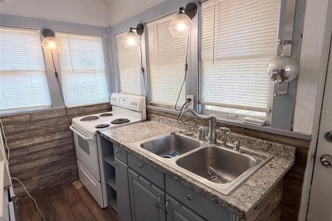 Casa en alquiler en Saint Petersburg, Florida, 2 dormitorios, 75.81 m2 № 2094456 - foto 12