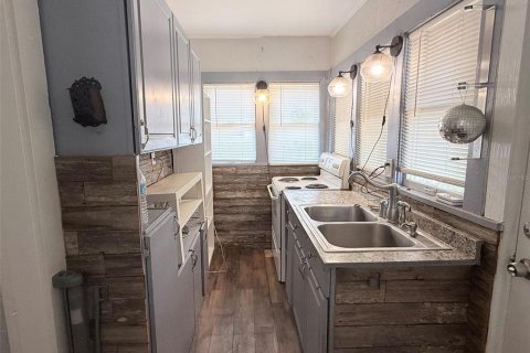 Casa en alquiler en Saint Petersburg, Florida, 2 dormitorios, 75.81 m2 № 2094456 - foto 11