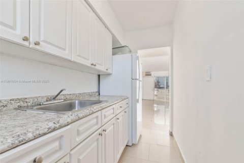 Снять в аренду квартиру в Майами-Бич, Флорида 41.81м2, № 1952231 - фото 10