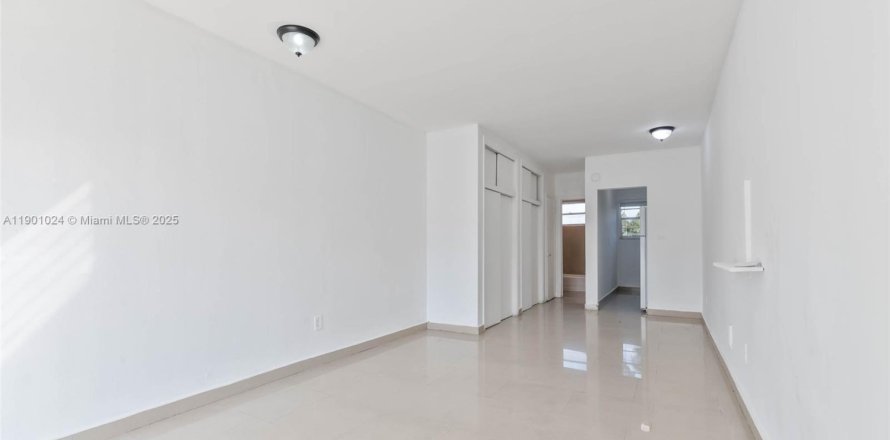 Студия в Майами-Бич, Флорида № 1952231