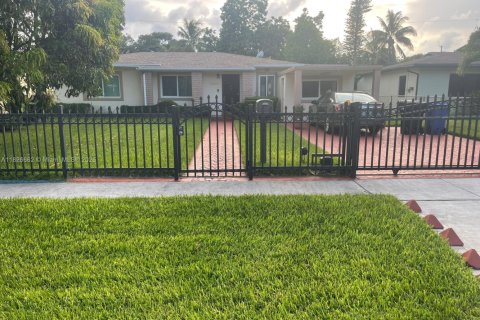 Casa en venta en North Miami Beach, Florida, 3 dormitorios, 142.14 m2 № 1807034 - foto 1