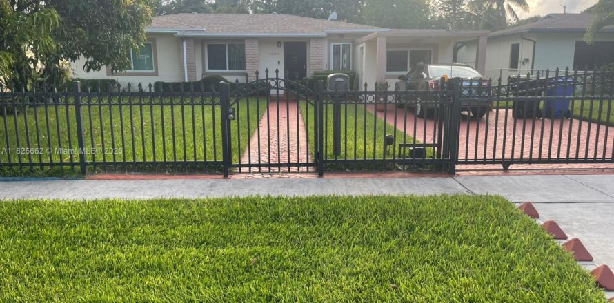 Casa en North Miami Beach, Florida 3 dormitorios, 142.14 m2 № 1807034