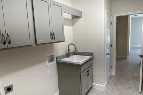 House in North Port, Florida 3 bedrooms, 208.84 sq.m. № 2232940 - photo 5