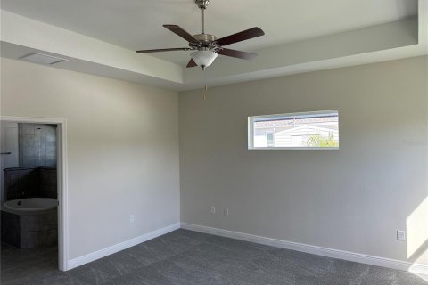 House in North Port, Florida 3 bedrooms, 208.84 sq.m. № 2232940 - photo 6