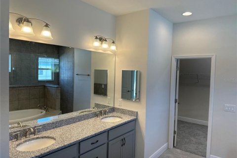 House in North Port, Florida 3 bedrooms, 208.84 sq.m. № 2232940 - photo 9