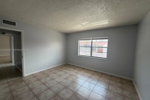 Купить кондоминиум в Помпано-Бич, Флорида 2 спальни, 79.9м2, № 2186932 - фото 25