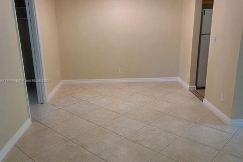 Condominio en alquiler en Hollywood, Florida, 1 dormitorio, 62.24 m2 № 1897813 - foto 5