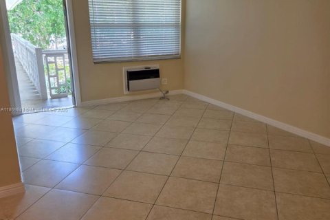 Condominio en alquiler en Hollywood, Florida, 1 dormitorio, 62.24 m2 № 1897813 - foto 3