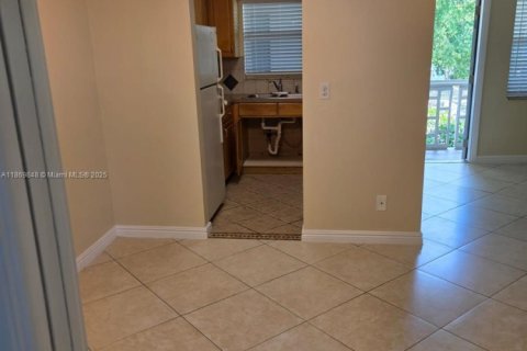 Condominio en alquiler en Hollywood, Florida, 1 dormitorio, 62.24 m2 № 1897813 - foto 4