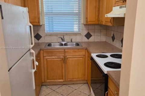 Condominio en alquiler en Hollywood, Florida, 1 dormitorio, 62.24 m2 № 1897813 - foto 7