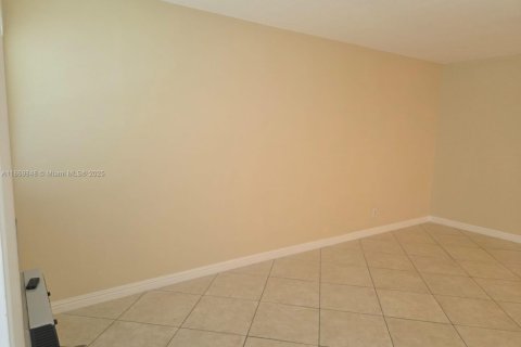 Condominio en alquiler en Hollywood, Florida, 1 dormitorio, 62.24 m2 № 1897813 - foto 10