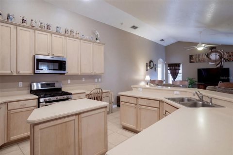 House in Clermont, Florida 4 bedrooms, 251.49 sq.m. № 2420024 - photo 12