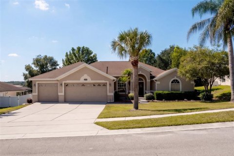 House in Clermont, Florida 4 bedrooms, 251.49 sq.m. № 2420024