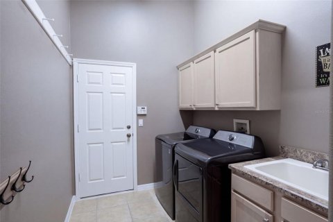 House in Clermont, Florida 4 bedrooms, 251.49 sq.m. № 2420024 - photo 30