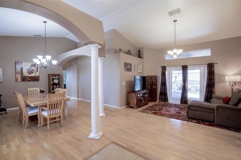House in Clermont, Florida 4 bedrooms, 251.49 sq.m. № 2420024 - photo 5