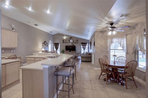 House in Clermont, Florida 4 bedrooms, 251.49 sq.m. № 2420024 - photo 9