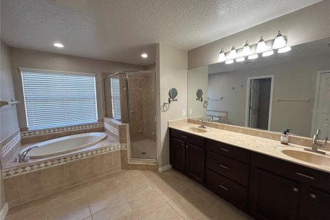 Villa ou maison à louer à Bradenton, Floride: 4 chambres, 303.79 m2 № 1913919 - photo 18