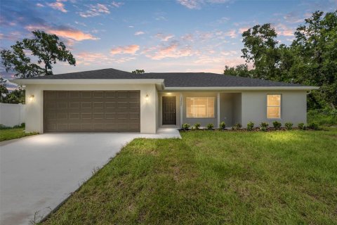 House in Silver Springs Shores, Florida 3 bedrooms, 116.22 sq.m. № 2206416