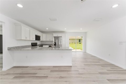 House in Silver Springs Shores, Florida 3 bedrooms, 116.22 sq.m. № 2206416 - photo 14
