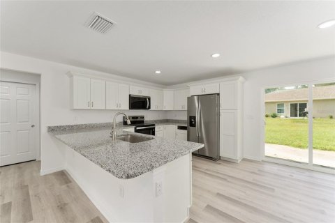 House in Silver Springs Shores, Florida 3 bedrooms, 116.22 sq.m. № 2206416 - photo 16
