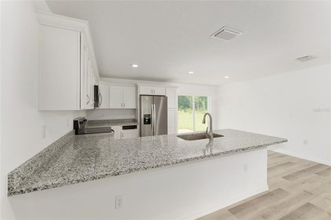 House in Silver Springs Shores, Florida 3 bedrooms, 116.22 sq.m. № 2206416 - photo 15