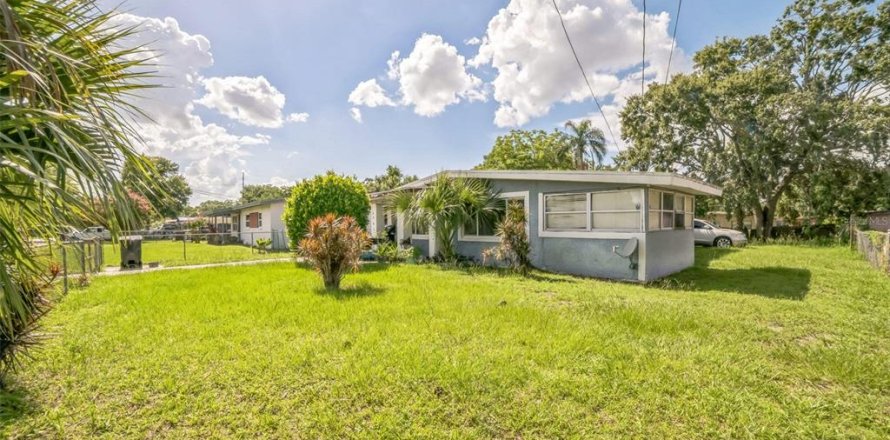 House in Orlando, Florida 3 bedrooms, 92.9 sq.m. № 1840250
