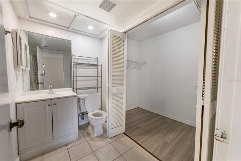 Condo in Tampa, Florida, 2 bedrooms № 2210124 - photo 13