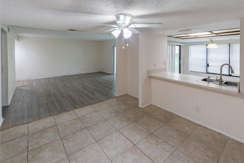 Condo in Tampa, Florida, 2 bedrooms № 2210124 - photo 7
