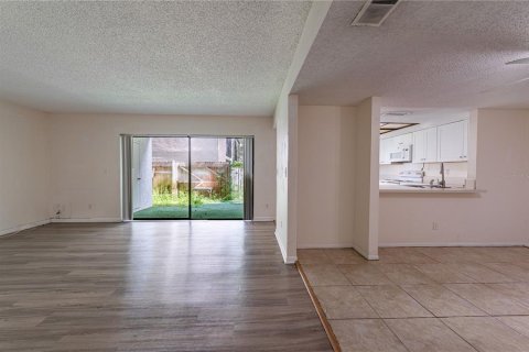 Condo in Tampa, Florida, 2 bedrooms № 2210124 - photo 9