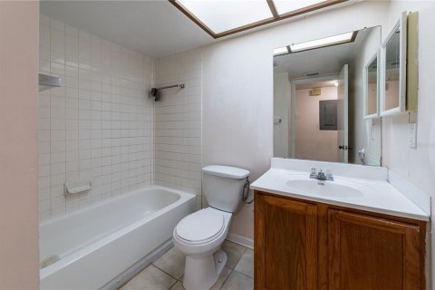 Condo in Tampa, Florida, 2 bedrooms № 2210124 - photo 11