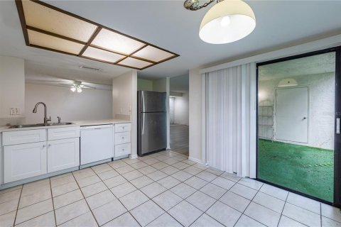 Condo in Tampa, Florida, 2 bedrooms № 2210124 - photo 3