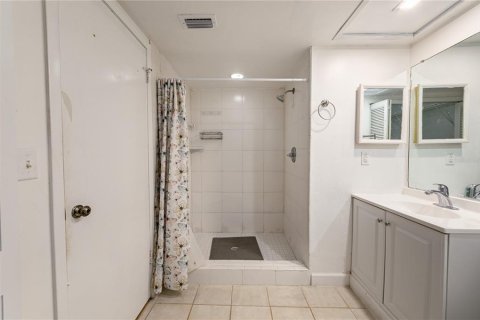 Condo in Tampa, Florida, 2 bedrooms № 2210124 - photo 14