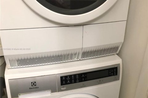 Condominio en venta en Coral Gables, Florida, 2 dormitorios, 90.02 m2 № 2016208 - foto 7