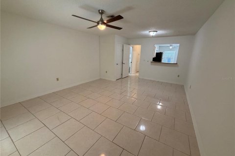 Touwnhouse à louer à Lakeland, Floride: 2 chambres, 112.97 m2 № 2156338 - photo 12