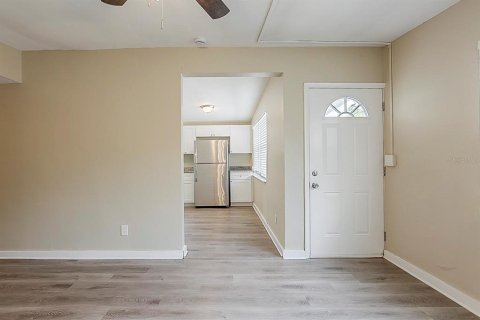 House in Saint Petersburg, Florida 3 bedrooms, 93.09 sq.m. № 1677571 - photo 7