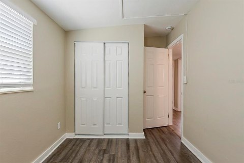 House in Saint Petersburg, Florida 3 bedrooms, 93.09 sq.m. № 1677571 - photo 11