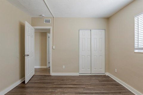 House in Saint Petersburg, Florida 3 bedrooms, 93.09 sq.m. № 1677571 - photo 17