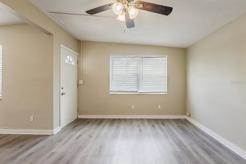 House in Saint Petersburg, Florida 3 bedrooms, 93.09 sq.m. № 1677571 - photo 8