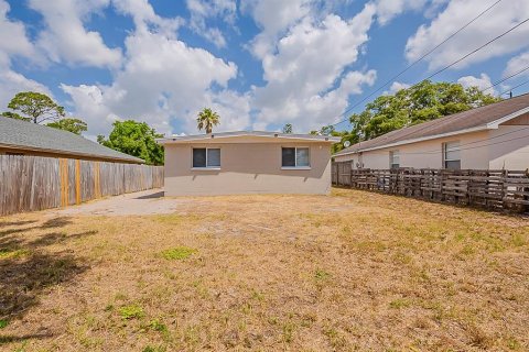 House in Saint Petersburg, Florida 3 bedrooms, 93.09 sq.m. № 1677571 - photo 22