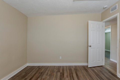 House in Saint Petersburg, Florida 3 bedrooms, 93.09 sq.m. № 1677571 - photo 18