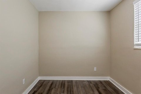 House in Saint Petersburg, Florida 3 bedrooms, 93.09 sq.m. № 1677571 - photo 9