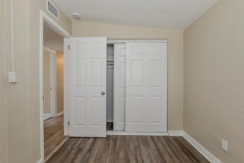 House in Saint Petersburg, Florida 3 bedrooms, 93.09 sq.m. № 1677571 - photo 15
