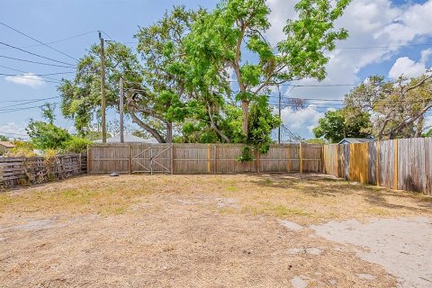 House in Saint Petersburg, Florida 3 bedrooms, 93.09 sq.m. № 1677571 - photo 21