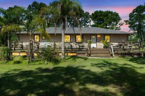 House in DeLand, Florida 3 bedrooms, 167.22 sq.m. № 1894557 - photo 1