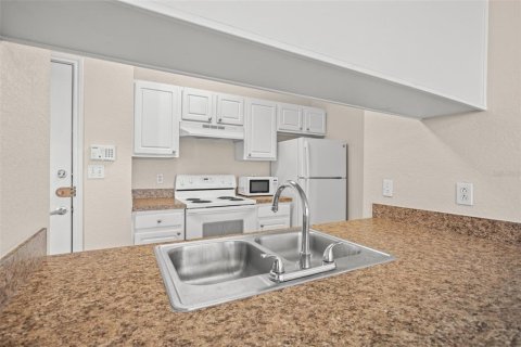 Condo in Orlando, Florida, 1 bedroom  № 1542925 - photo 12