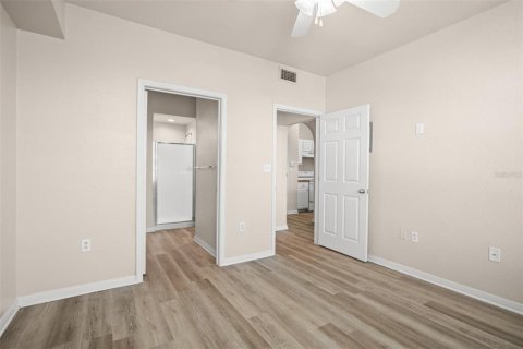 Condo in Orlando, Florida, 1 bedroom  № 1542925 - photo 23