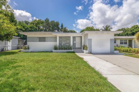 Casa en venta en Hollywood, Florida, 2 dormitorios, 130.53 m2 № 1945964 - foto 2