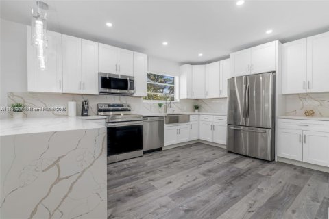 Casa en venta en Hollywood, Florida, 2 dormitorios, 130.53 m2 № 1945964 - foto 3