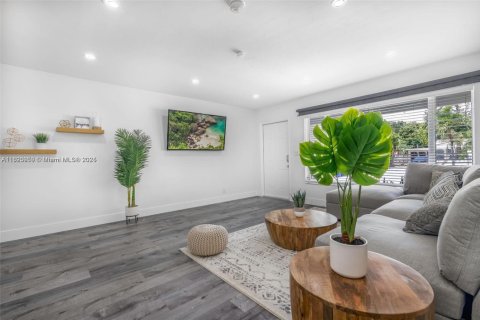 Casa en venta en Hollywood, Florida, 2 dormitorios, 130.53 m2 № 1945964 - foto 6
